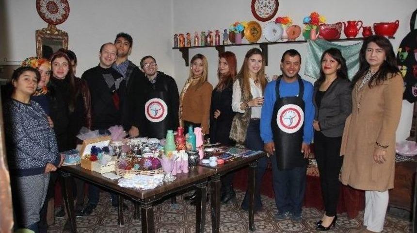 Engelliler G&uuml;n&uuml;nde El İşi Sergisi