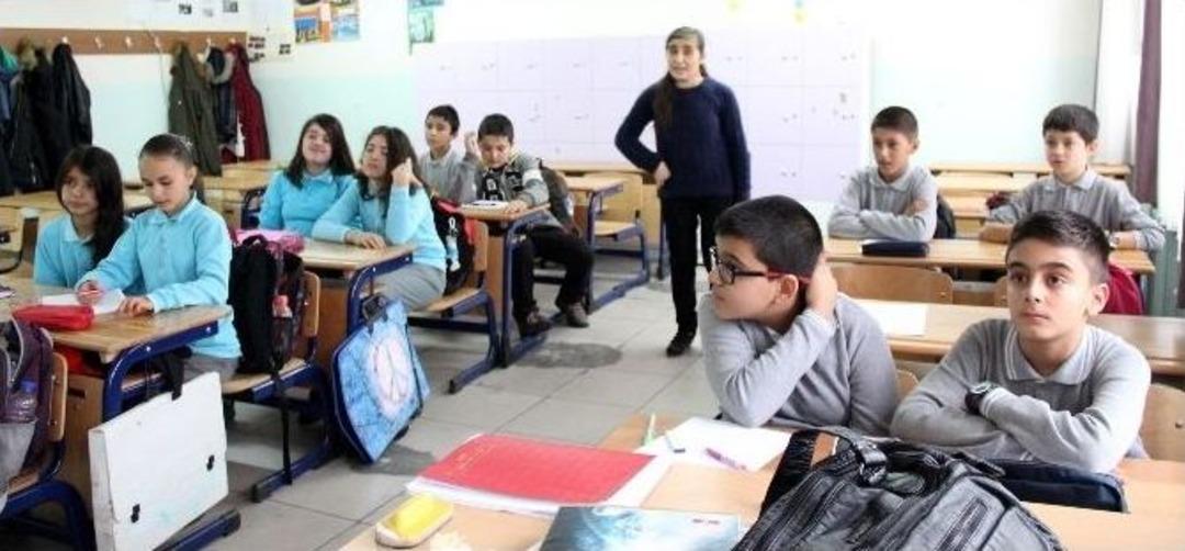 (&ouml;zel Haber) Doğuştan G&ouml;rme Engelli Ayg&uuml;l &Ouml;ğretmenin Azmi