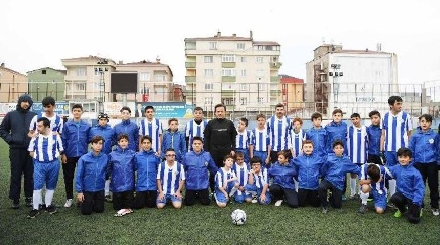 Tuzla&rsquo;nın &rsquo;&ouml;zel &Ccedil;ocuklar&rsquo;ına Sahalarda Da Engel Yok