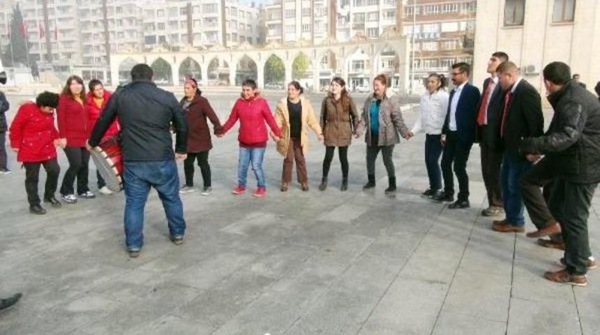 Şanlıurfa&rsquo;Da, Engelliler Davul Ve Zurna Eşliğinde Y&uuml;r&uuml;d&uuml;