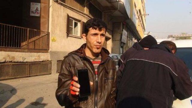 Suriyeli Gencin Telefonunu Çaldı, Kaçarken Kaza Yaptı 1