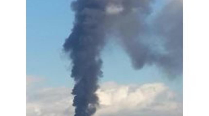 Dilovası'nda Duvar Kağıdı Deposunda Yangın &Ccedil;ıktı (1)