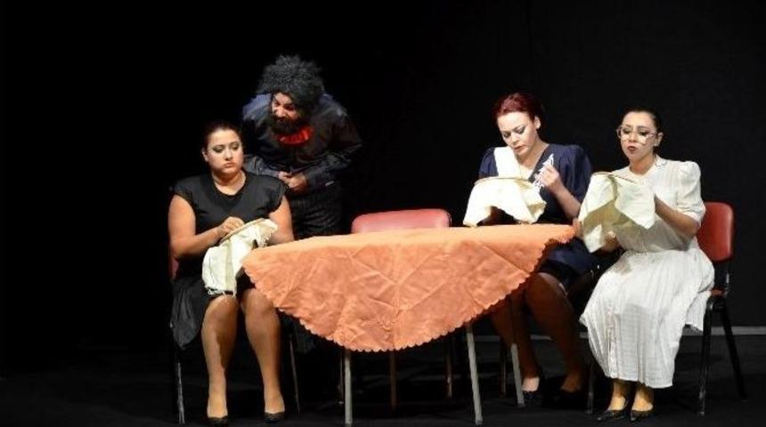 Boz&uuml;y&uuml;k Tiyatro G&uuml;nlerinde Akdeniz R&uuml;zgarı Esti