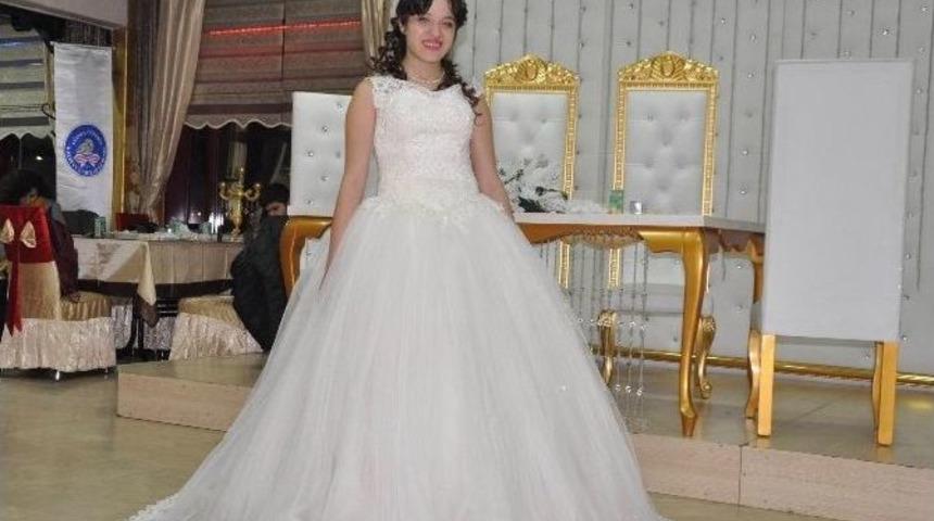 18 Yaşındaki Engelli İkbal&rsquo;in Gelinlik Hayali Ger&ccedil;ek Oldu
