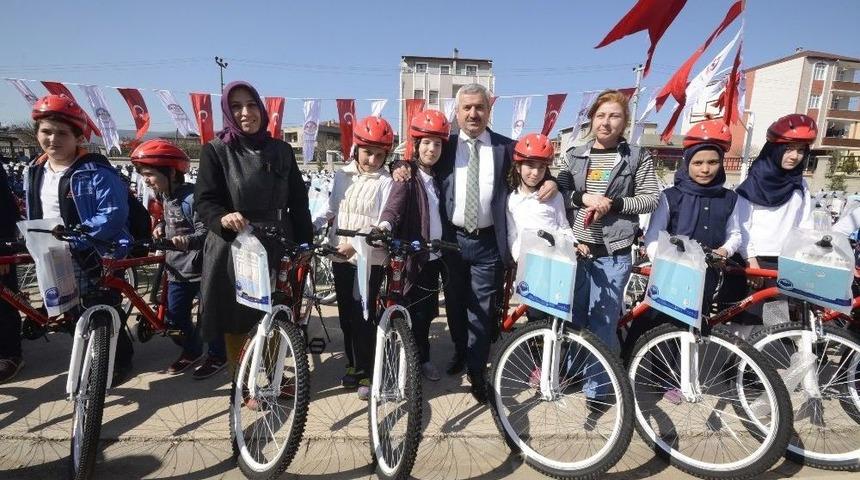 K&ouml;rfez&rsquo;de 622 &Ouml;ğrenci Bisikletine Kavuştu