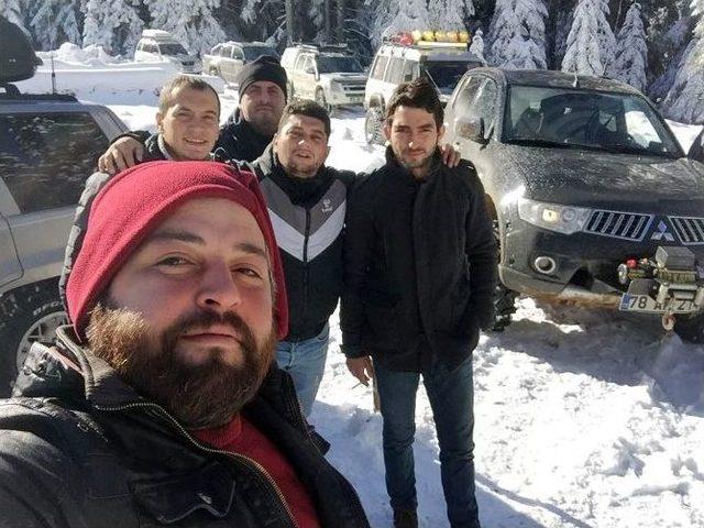 Karda Mahsur Kalan 3 Kişi Kardoof Tarafından Kurtarıldı 1