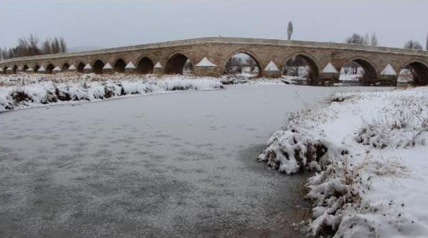 Kızılırmak Kısmen Buz Tuttu