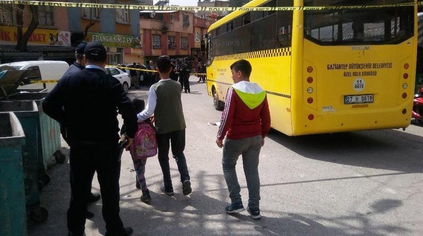 Otob&uuml;s&uuml;n &Ccedil;arptığı &Ccedil;ocuk &Ouml;ld&uuml;