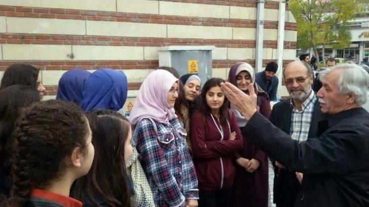 Büyükşehir, Akademi Lise Öğrencileri İçin Edebiyat Gezisi Düzenledi