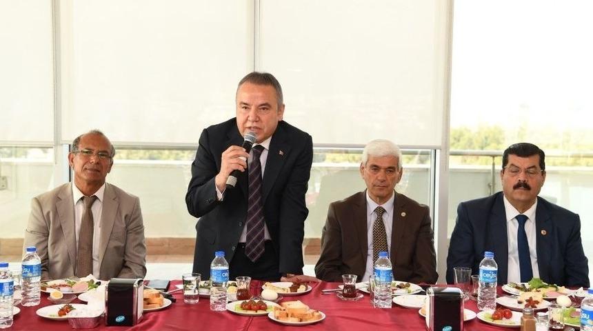 Başkan Böcek, Muratpaşalı Muhtarlarla Buluştu