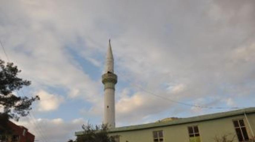 Ceylanpınar&rsquo;ın En Eski Camisinin Minaresi Yıkıldı