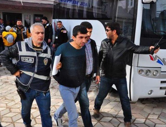 Manisa da Silahlı &Ccedil;atışma Ş&uuml;phelilerinden 6 sı Adliyede 3