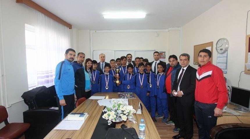 Yıldızlar Erkeklerde Futsal İl Şampiyonluğu M&uuml;sabakaları Tamamlandı
