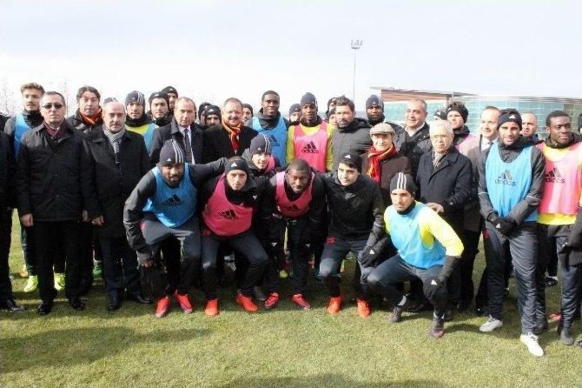 Bakan &Ouml;zhaseki Kayserispor&rsquo;u Ziyaret Etti