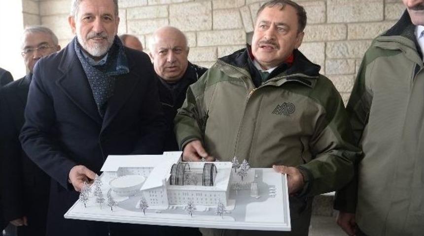Eroğlu&rsquo;ndan Kirazlıyayla Eğitim Merkezi&rsquo;ne &Ouml;vg&uuml;