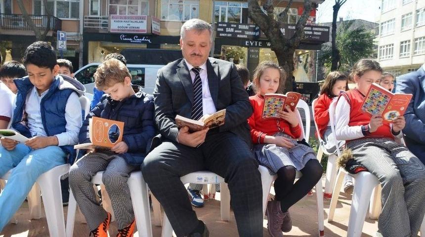 İzmit&rsquo;te &lsquo;b&uuml;y&uuml;klerimle Kitap Okuyorum&rsquo; Etkinliği