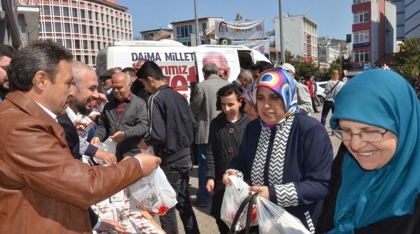 T&uuml;msiad 10 Bin Kutu Kandil Simidi Dağıttı