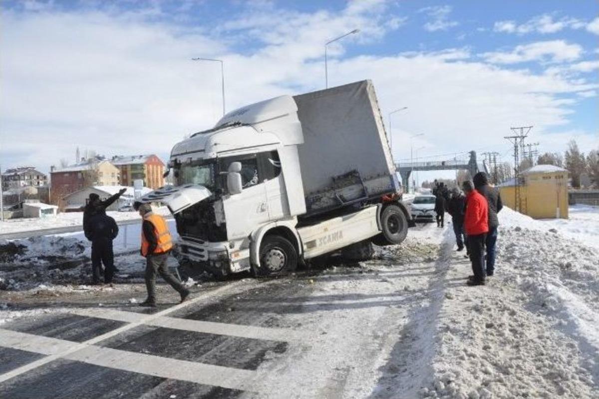 Eleşkirt&rsquo;te Trafik Kazası; 1 Yaralı