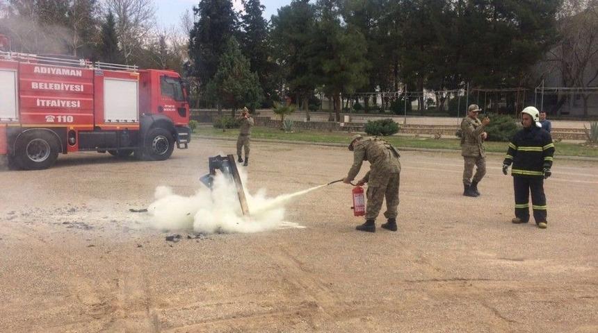 Askerlere Yangın S&ouml;nd&uuml;rme Eğitimi