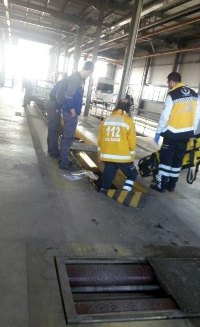 Araç Muayene İstasyonun Kanalına Düşen Şahıs Yaralandı
