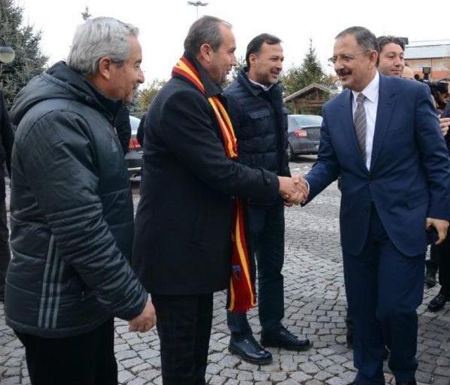 Bakan Özhaseki'dan Kayserispor'a Moral Ziyareti