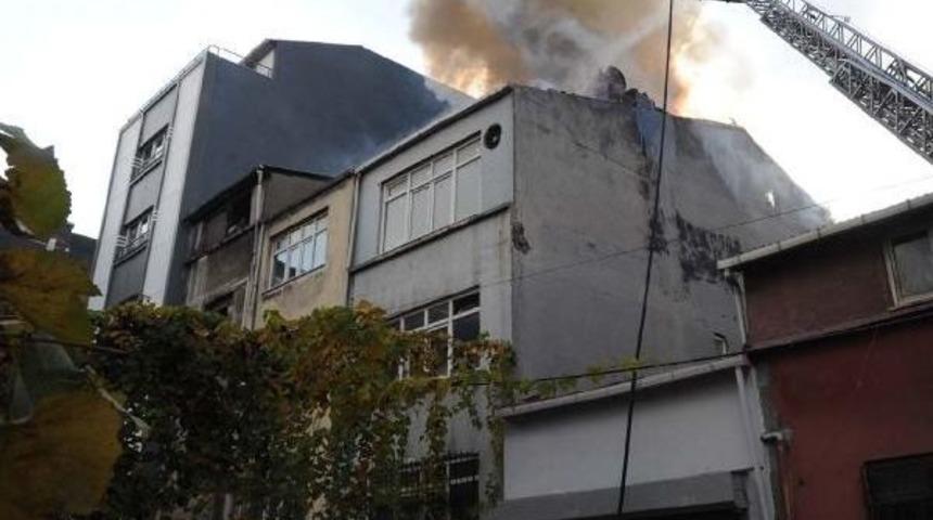 Beyoğlu'nda &Ccedil;anta Atelyesinde Yangın