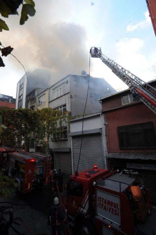 Beyoğlu'nda Çanta Atelyesinde Yangın