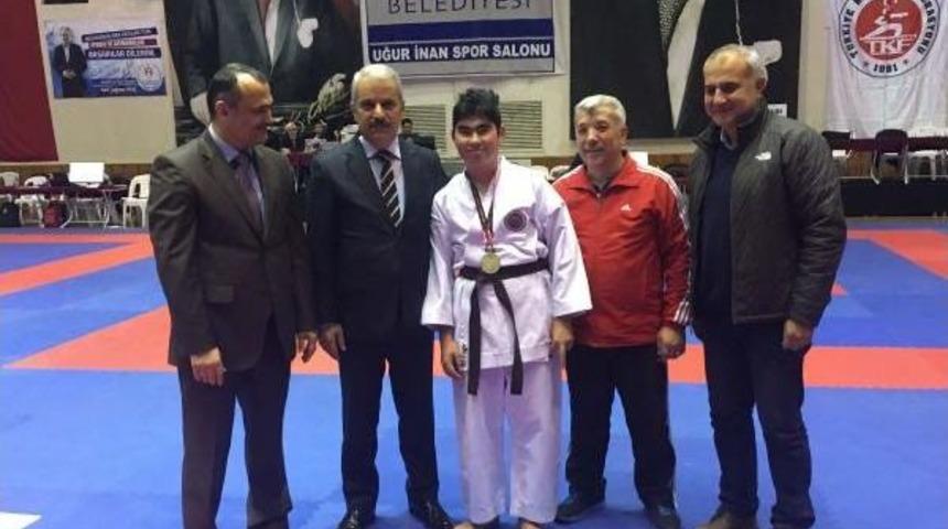 Karate Şampiyonası A&ccedil;ılışında Engelli Yiğit'ten G&ouml;steri
