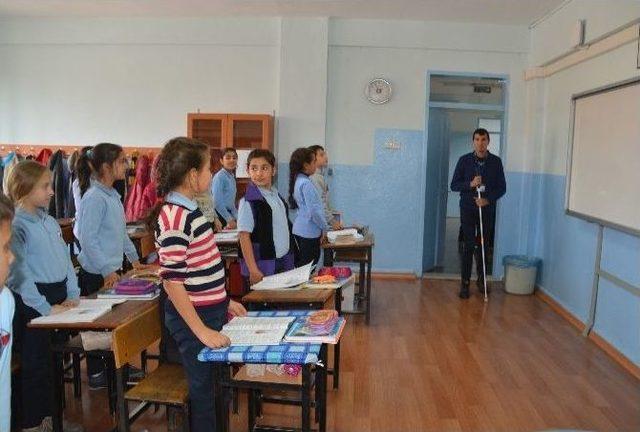 Memur Anne Ve Babasını Azarladı, ’engel’ Tanımadı Öğretmen Oldu