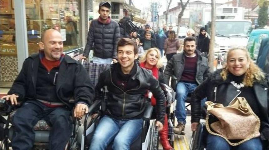 Tekerlekli Sandalyede Zorlu M&uuml;cadele