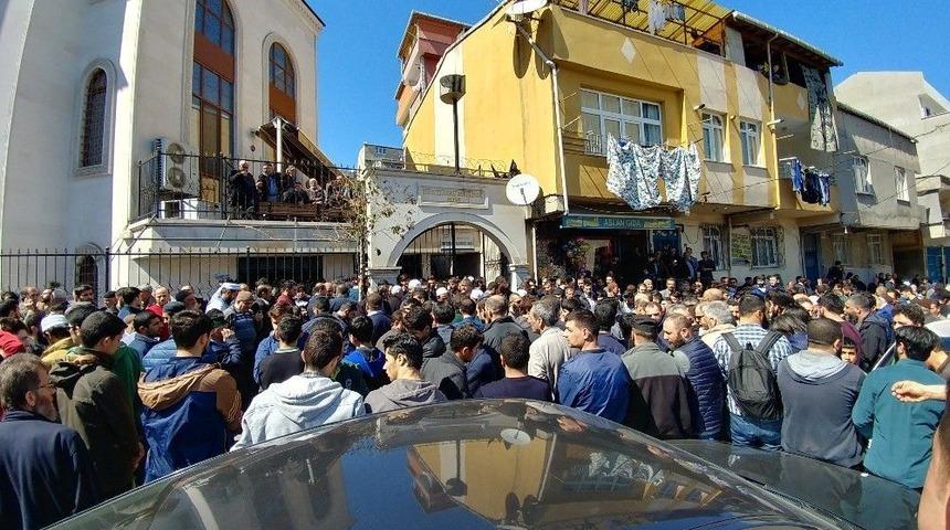Bağcılar&rsquo;da &Ouml;ld&uuml;r&uuml;len 16 Yaşındaki &Ccedil;ocuk Son Yolculuğuna Uğurlandı
