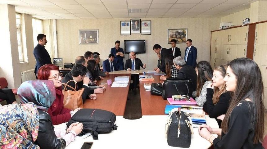 Vali Tuna &Ouml;ğrencilerle Bir Araya Gelmeye Devam Ediyor