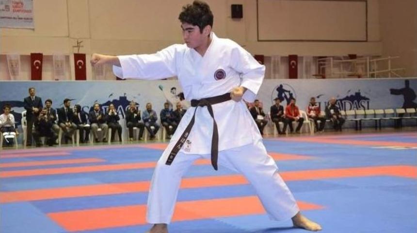 T&uuml;rkiye Karate Şampiyonası Devam Ediyor