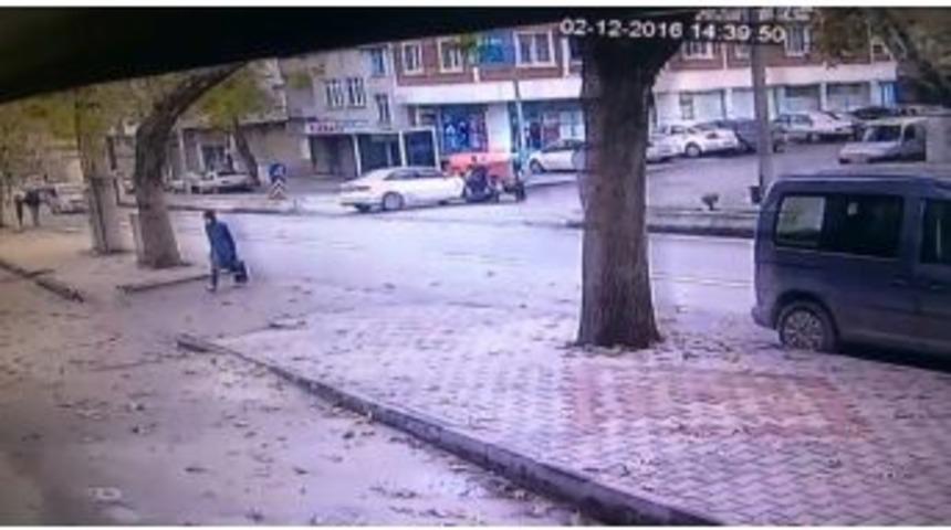 Otomobil İle Motosiklet &Ccedil;arpıştı, 1 Kişi Ağır Yaralandı