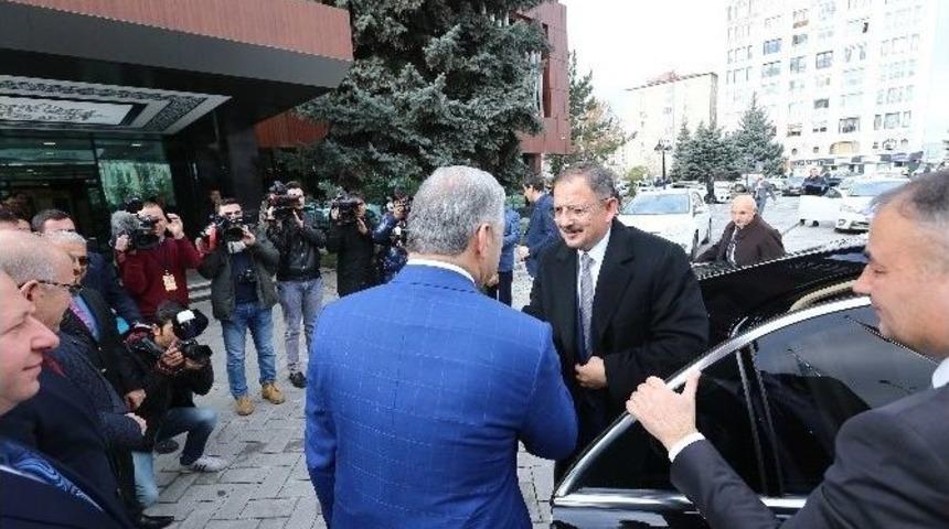 Bakan &Ouml;zhaseki Kayseri B&uuml;y&uuml;kşehir Belediyesi&rsquo;ni &Ouml;rnek G&ouml;sterdi
