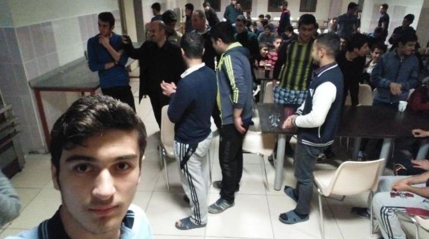 Pansiyonda Kalan &Ouml;renciler S&uuml;rpriz Gece