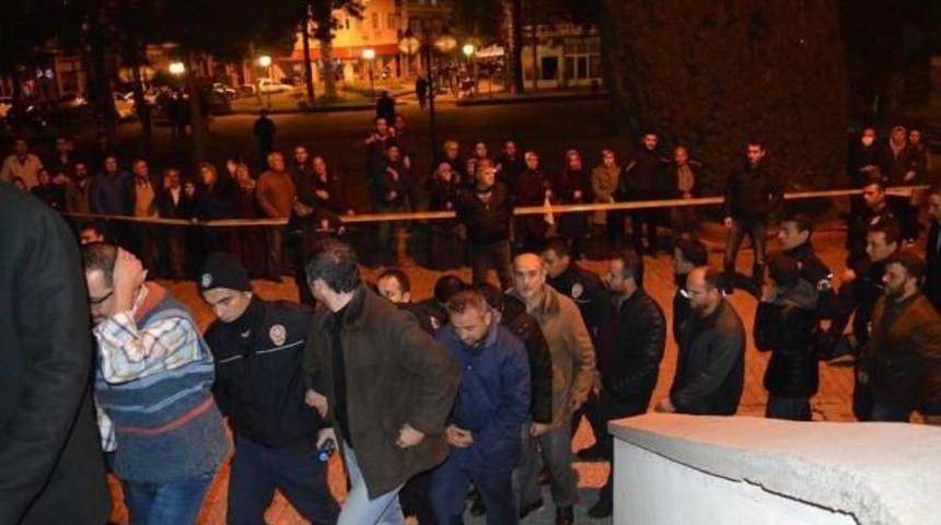 Fet&ouml;'den Tutuklanan &Ouml;ğretmenin Evinde 'kıtmir Duası' Kolyesi Bulunmuş