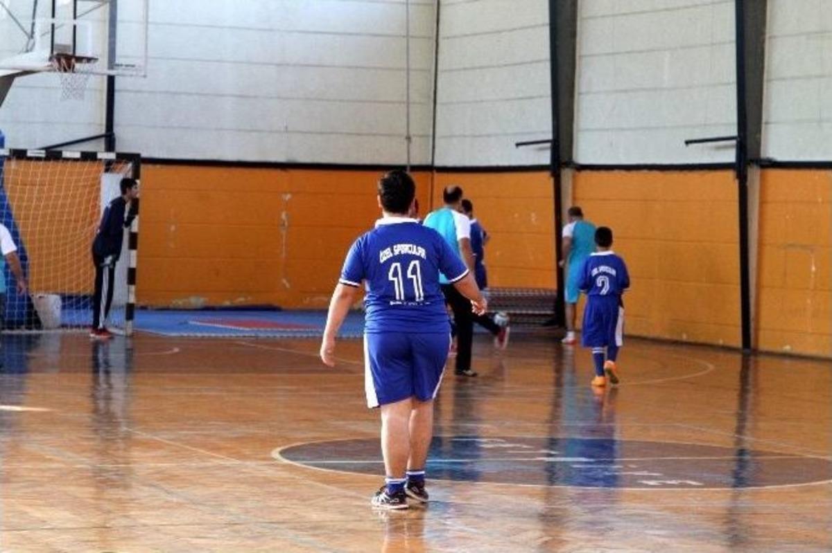 Fethiye&rsquo;de Protokol &Ouml;zel Sporcular İle Futsal Oynadı
