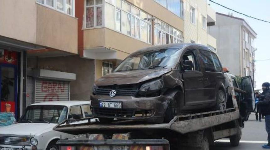 Fotoğraflar// Gazi Mahallesi'nde "dur" Ihtarına Uymayan Ş&uuml;phelilerle Polis &Ccedil;atıştı; 1 Ağır Yaralı