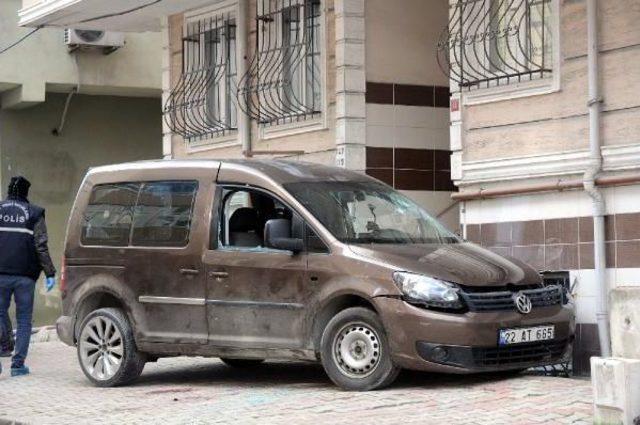 Fotoğraflar// Gazi Mahallesi nde "dur" Ihtarına Uymayan Ş&uuml;phelilerle Polis &Ccedil;atıştı; 1 Ağır Yaralı 2