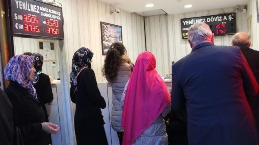 Bursalılar D&ouml;viz Bozdurmak İ&ccedil;in Kapalı&ccedil;arşı&rsquo;ya Akın Etti