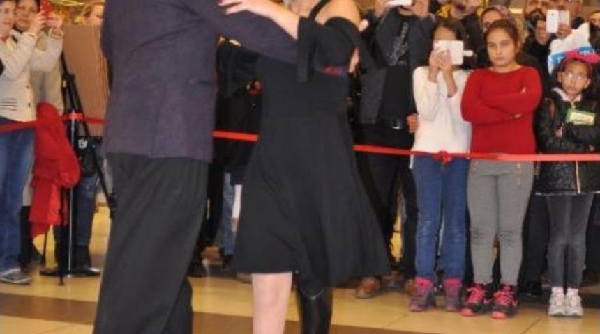 Derya Protez Bacaklarıyla Tango Yaptı