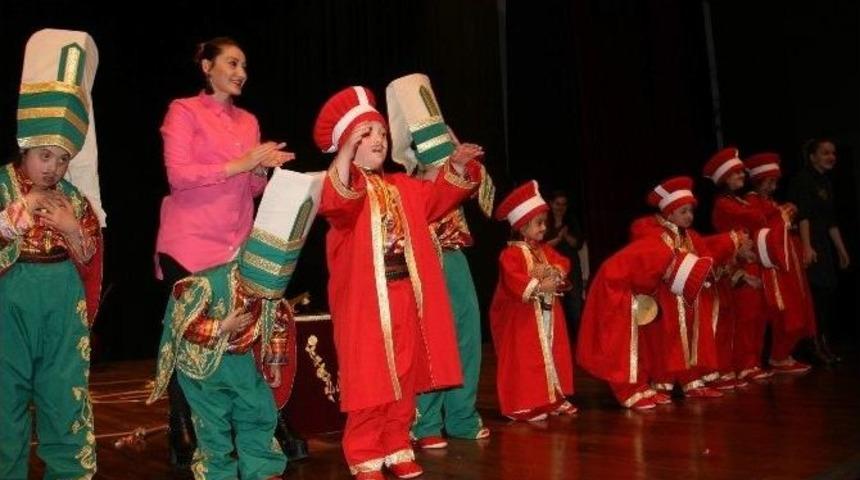 Trabzon&rsquo;da 3 Aralık D&uuml;nya Engelliler G&uuml;n&uuml;&rsquo;nde Engellilerden Mehter Ve Hop Tek G&ouml;sterisi