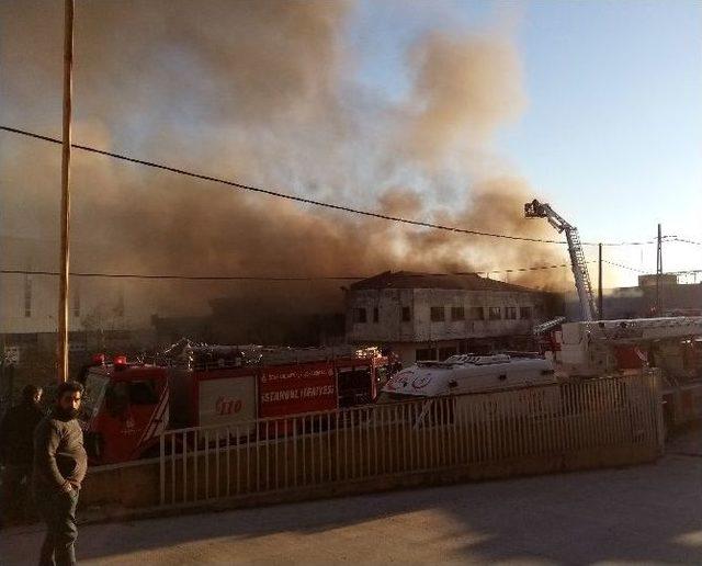 Tuzla’da Sünger Fabrikasında Yangın Çıktı