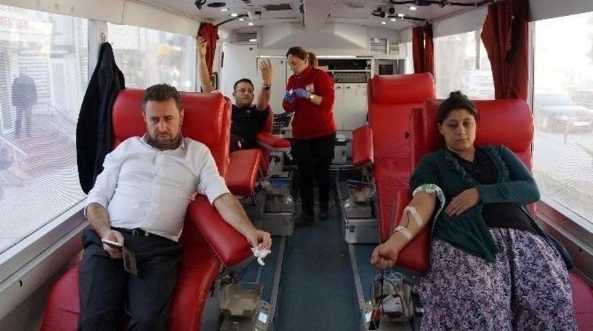 &Ccedil;anakkale Ak Parti İl Başkanlığı Kan Bağışı Kampanyası