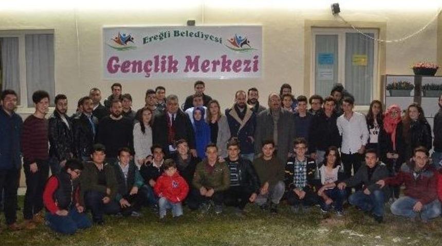 Başkan &Ouml;zg&uuml;ven Gen&ccedil;lerle Buluştu