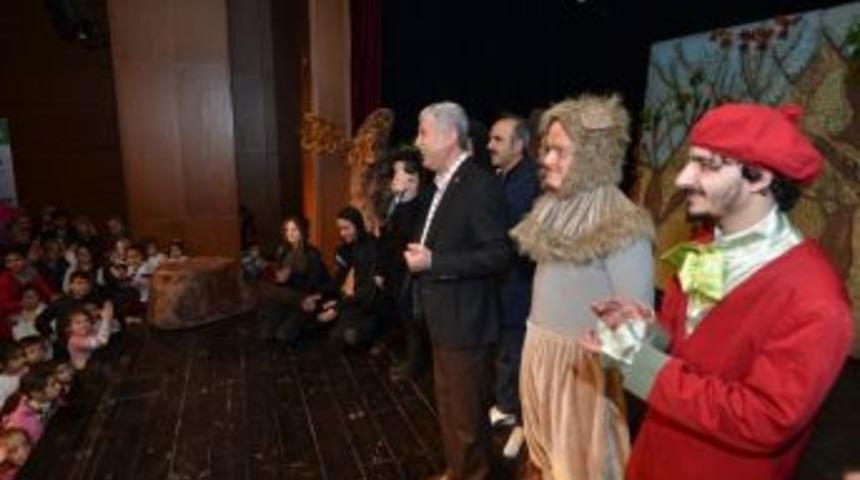 La Fonten Orman Mahkemesi Adlı Tiyatro Oyununa Yoğun İlgi