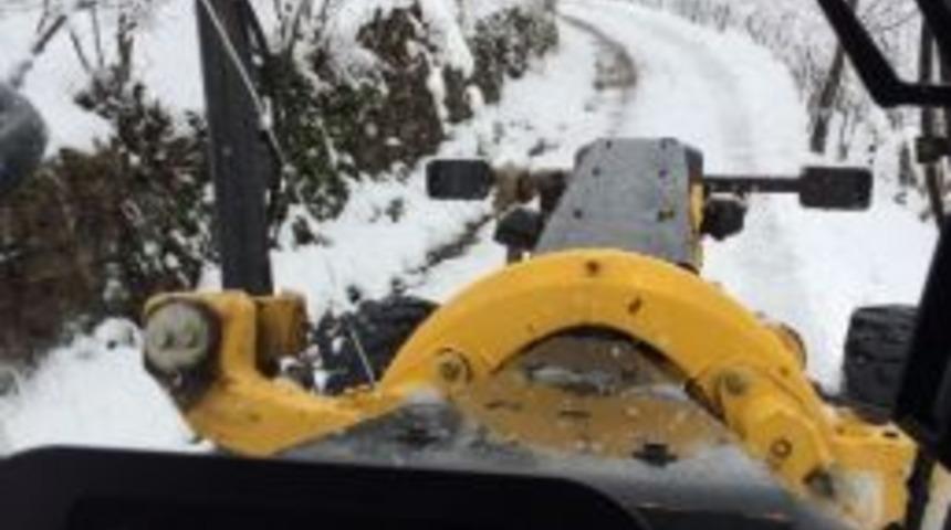 Kar Nedeniyle Kapanan Yollar Ulaşıma Açıldı, Mahsur Kalanlar Kurtarıldı