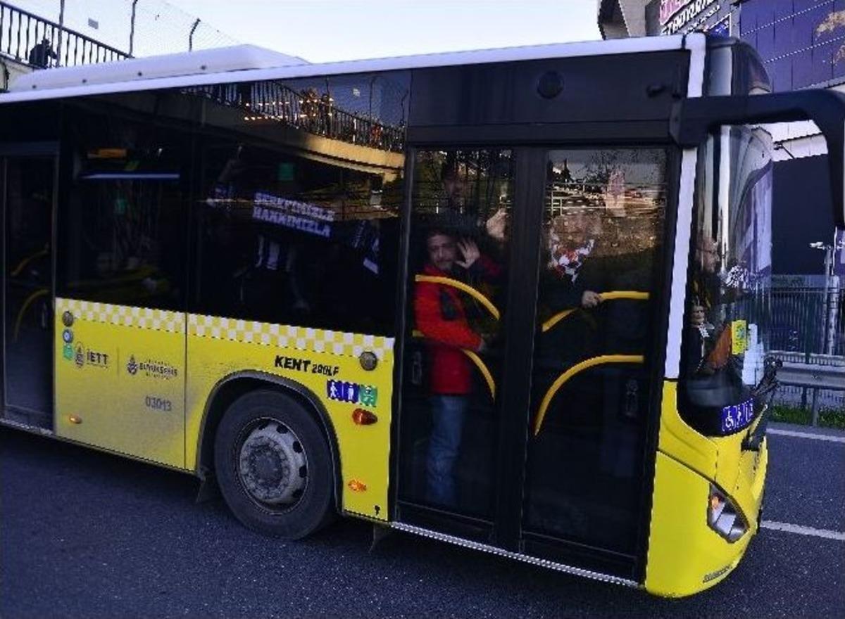 Beşiktaşlı Taraftarlar Kadık&ouml;y&rsquo;e Geldi