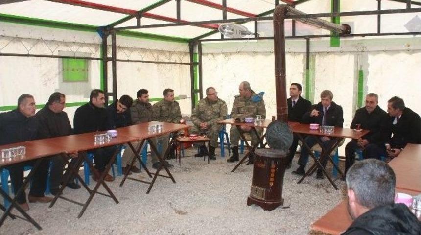Bitlis Valisinden Fırat Kalkanı Şehidinin Ailesine Taziye Ziyareti